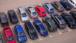 parkoviště cars-6381364 1280